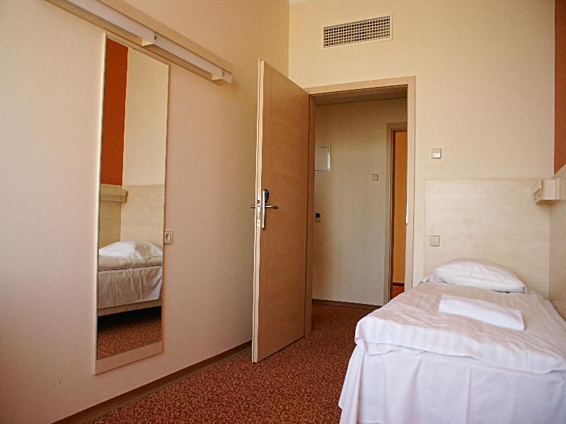 Rija Bauska Hotel Exterior photo