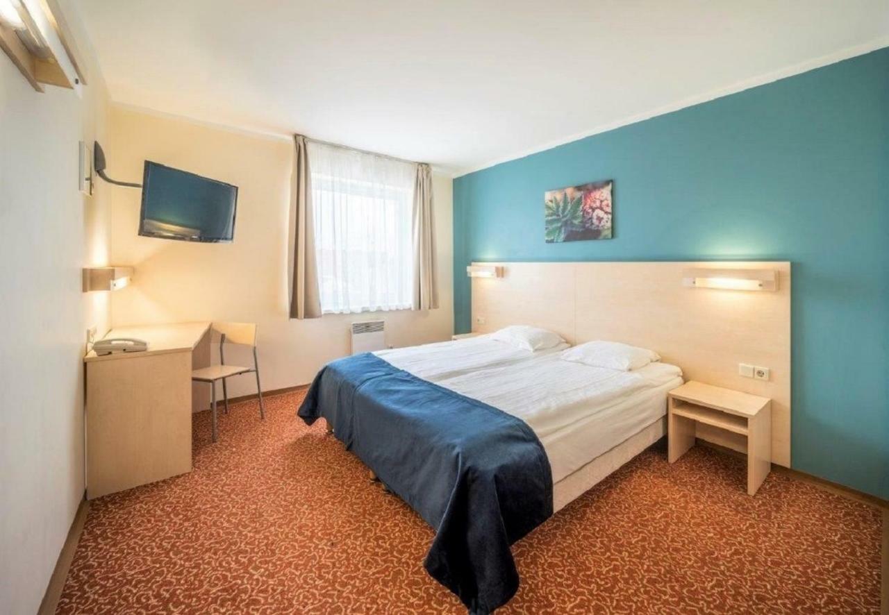 Rija Bauska Hotel Exterior photo